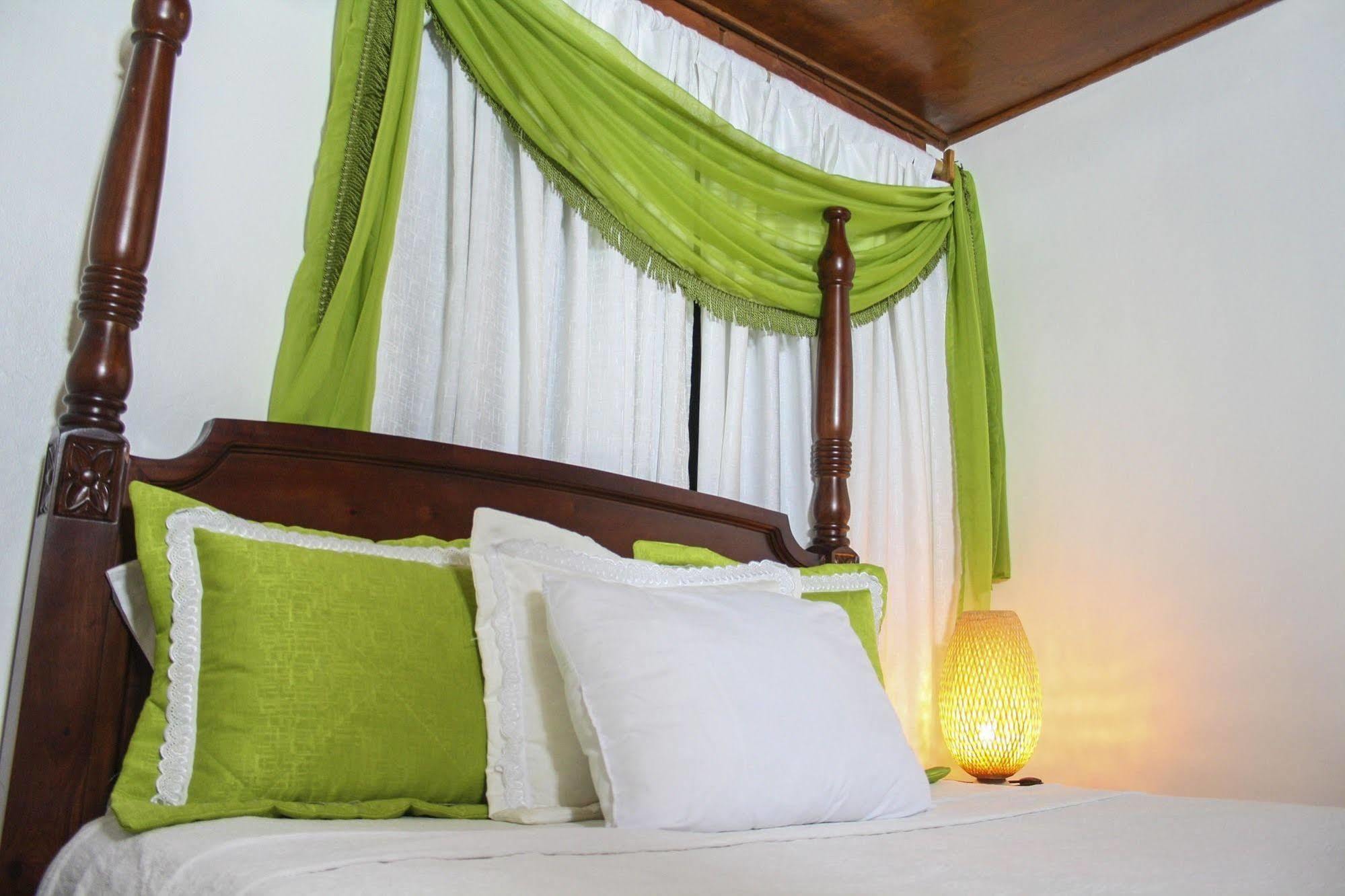 Hotel Sea Breeze Paraíso Esterno foto