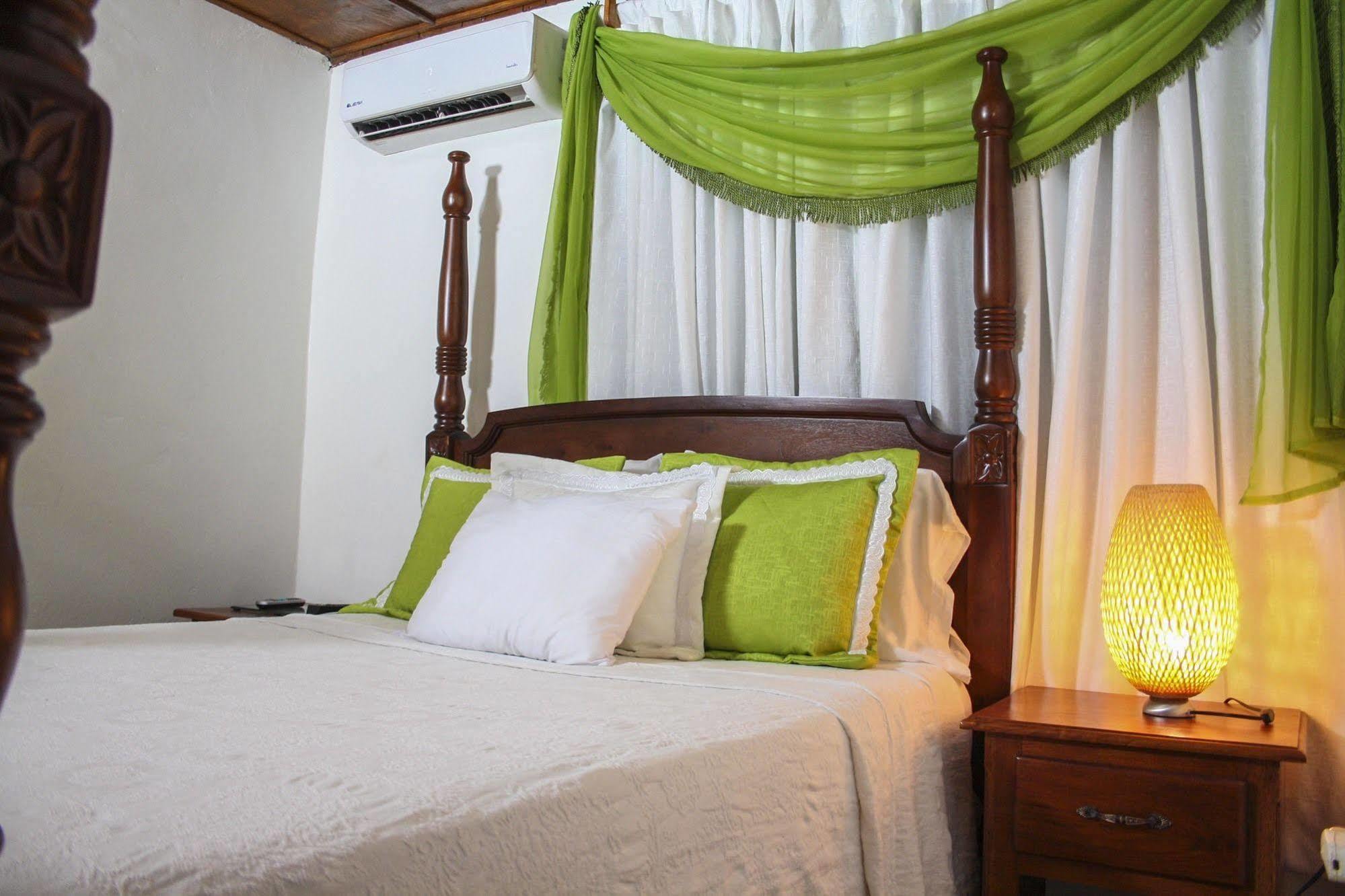 Hotel Sea Breeze Paraíso Esterno foto