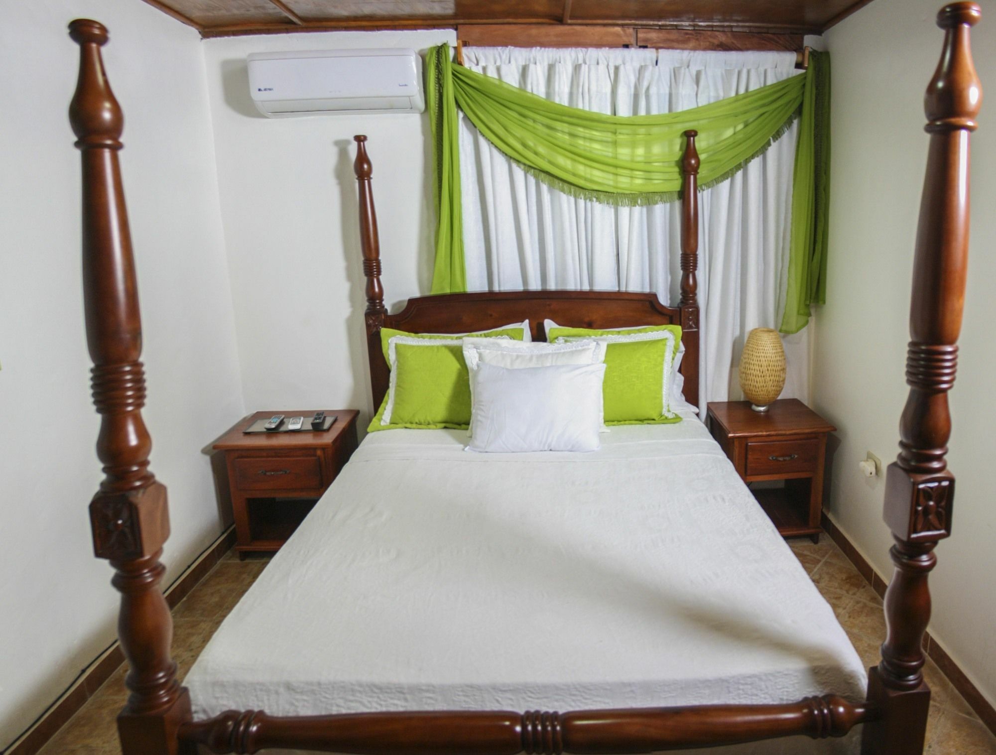 Hotel Sea Breeze Paraíso Esterno foto