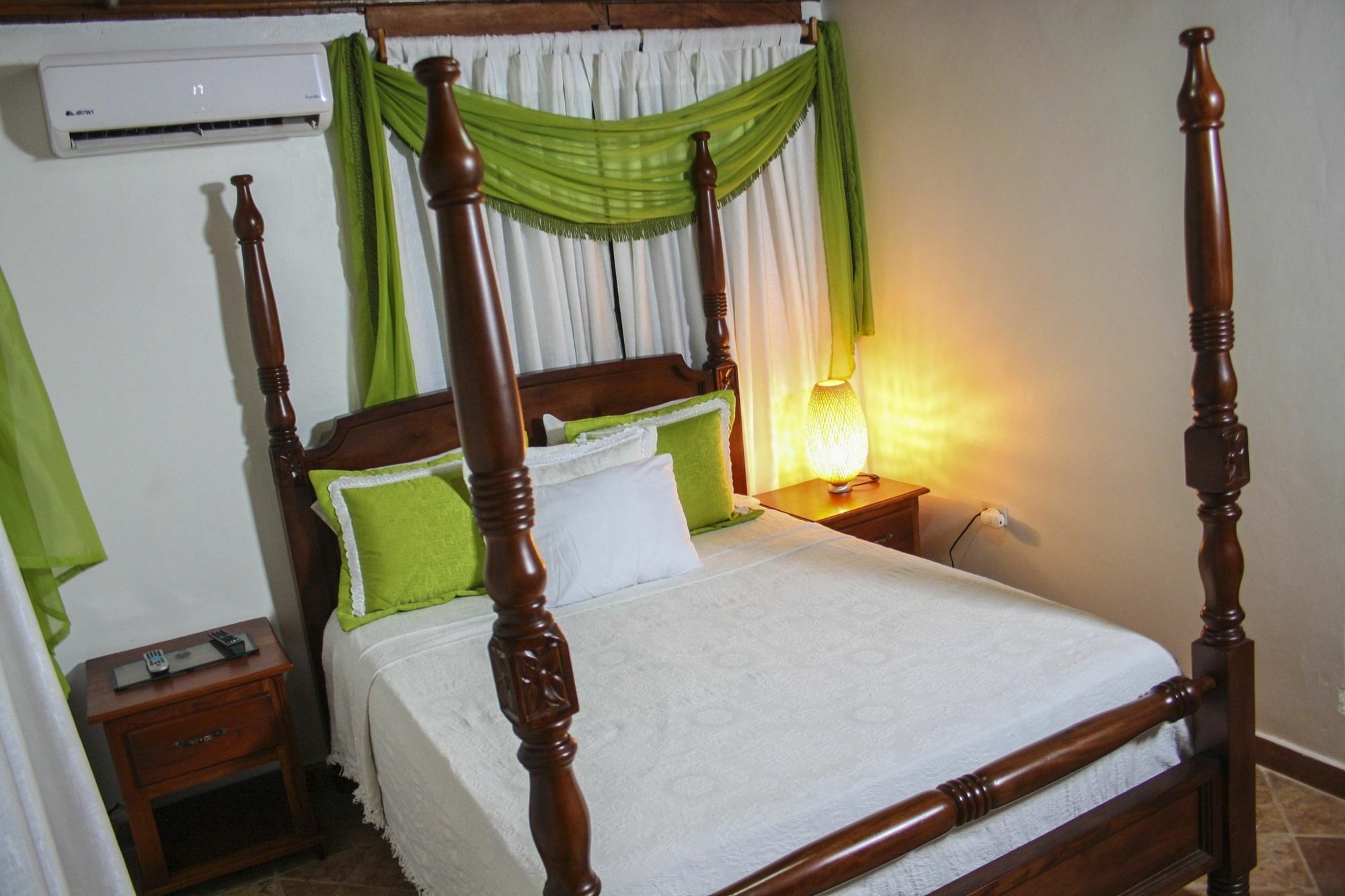 Hotel Sea Breeze Paraíso Esterno foto
